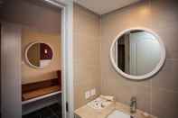 In-room Bathroom Dalian Spring Hotel