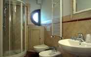 In-room Bathroom 7 Le Colombaie Country Resort