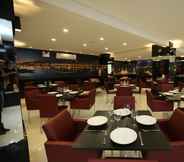 ร้านอาหาร 2 Holiday & Business Hotel - Ao lado do Centro de Eventos e Arena Conda