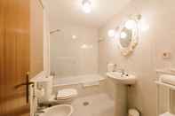 In-room Bathroom Sevilla Apartments Leonor BA