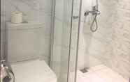 In-room Bathroom 3 Ximen Hotel B