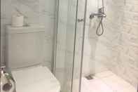 In-room Bathroom Ximen Hotel B