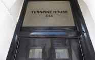 Bangunan 6 Turnpike House