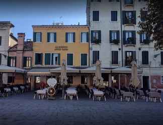 Exterior 2 Albergo Antico Capon