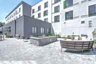 Common Space Courtyard by Marriott Deptford