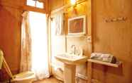 In-room Bathroom 3 New Bul Bul Group Of Houseboats