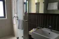 In-room Bathroom Ban Dao seaview apartments