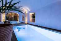 Swimming Pool Laz' Hotel Spa Urbain Paris