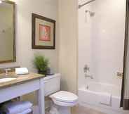 Toilet Kamar 4 Redfish Village by Sterling Resorts