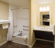 In-room Bathroom 7 TownePlace Suites by Marriott Austin Round Rock