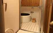 Toilet Kamar 6 Traveler's Wharf Shichigahama