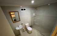 Toilet Kamar 7 Hotel Isla Real