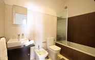 In-room Bathroom 7 Akicity Lisboa Pearl III