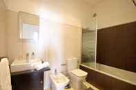 In-room Bathroom Akicity Lisboa Pearl III