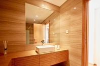 In-room Bathroom Akicity Jamor River