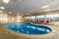 Swimming Pool GreenRidge Hotel