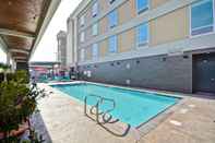 Swimming Pool Home2 Suites by Hilton Hanford Lemoore