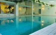 Swimming Pool 2 Hotel Becker