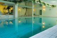 Kolam Renang Hotel Becker