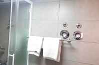 In-room Bathroom Garni City Hotel
