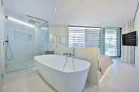 In-room Bathroom Las Boas Luxury Apartment
