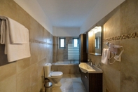 In-room Bathroom Avia Blue