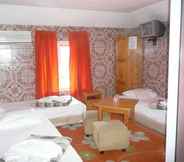 Kamar Tidur 6 Shans 2 Hostel