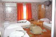 Bedroom Shans 2 Hostel