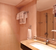 Toilet Kamar 4 The Grand Plaza Hotel Smouha