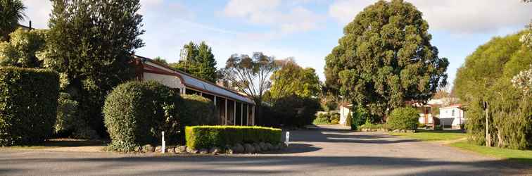 Exterior Miner's Retreat Motel