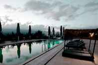 Swimming Pool Melies Hotel