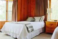 Bedroom Clevelands House Resort Muskoka