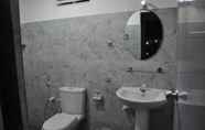 In-room Bathroom 7 Liyon Rest