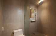 ห้องน้ำภายในห้อง 5 Benikea Yangsan Hotel
