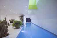 Swimming Pool Hotel Parister & Spa