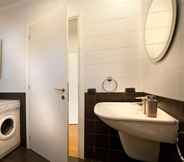 In-room Bathroom 4 Verona For Rent Blu Theater