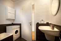 In-room Bathroom Verona For Rent Blu Theater