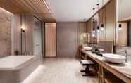 In-room Bathroom 6 Shenzhen Marriott Hotel Golden Bay