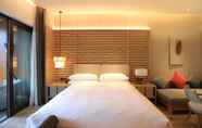 Bedroom 3 Shenzhen Marriott Hotel Golden Bay