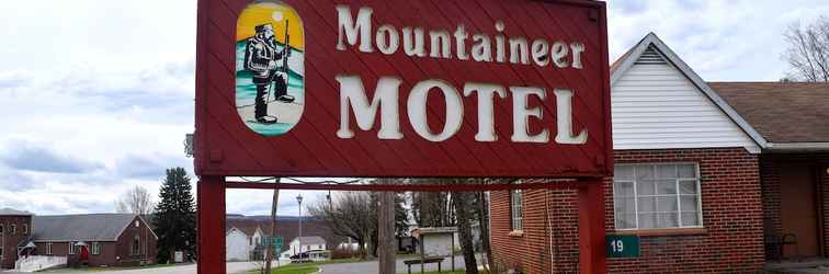 Exterior Mountaineer Motel