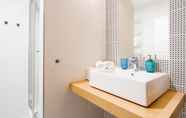 Toilet Kamar 6 Riverside Aparthotel