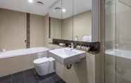 In-room Bathroom 2 Meriton Suites Pitt Street, Sydney