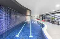 Swimming Pool Meriton Suites Kent Street, Sydney