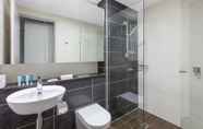 Toilet Kamar 3 Meriton Suites North Ryde