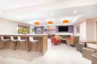 Bar, Kafe, dan Lounge Microtel Inn & Suites By Wyndham Fort Mcmurray