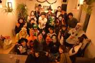 สิ่งอำนวยความสะดวกด้านความบันเทิง IZA Enoshima Guesthouse&Bar - Hostel