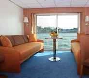 Common Space 5 Crossgates Hotelship Hafen - Neuss