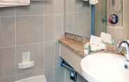 In-room Bathroom 6 Crossgates Hotelship Hafen - Neuss