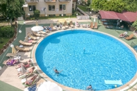 Swimming Pool Metin Hotel