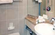 In-room Bathroom 6 Crossgates Hotelship Hafen - Neuss